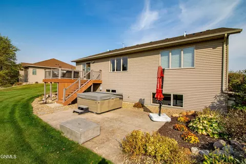 Exterior - 3102 Clairmont Rd, Bismarck, ND 58504 photo 4 of 7