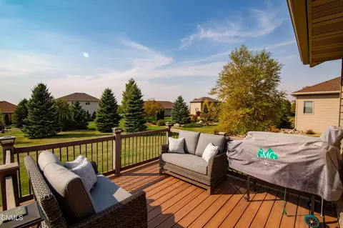 Exterior - 3102 Clairmont Rd, Bismarck, ND 58504 photo 5 of 7