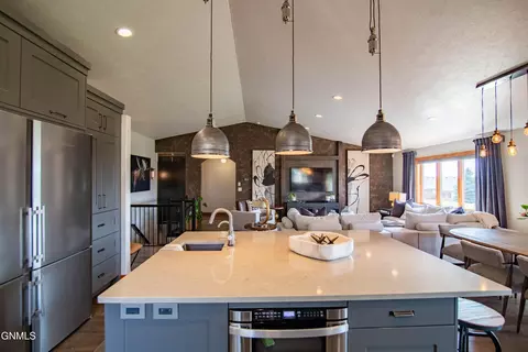 Kitchen - 3102 Clairmont Rd, Bismarck, ND 58504 photo 5 of 10