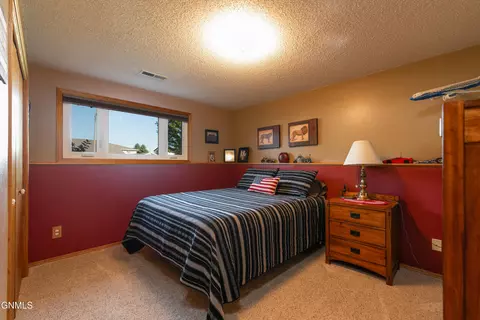 1504 3rd Ave NE, Mandan, ND 58554 photo 17