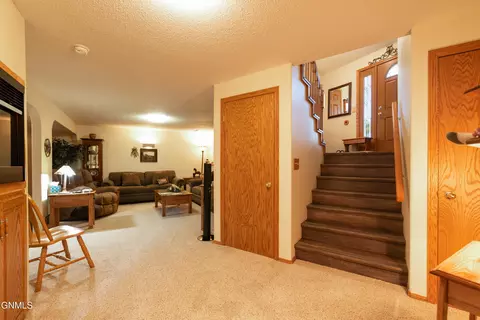 1504 3rd Ave NE, Mandan, ND 58554 photo 13