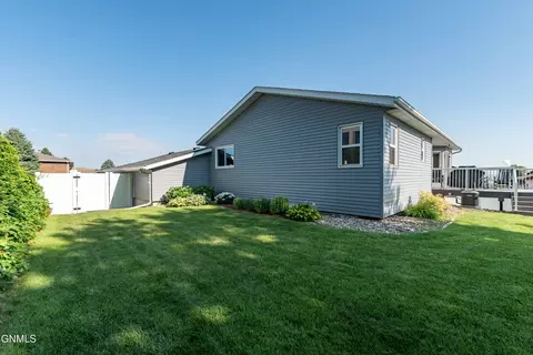 1504 3rd Ave NE, Mandan, ND 58554 photo 28
