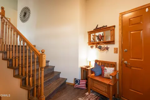 1504 3rd Ave NE, Mandan, ND 58554 photo 4