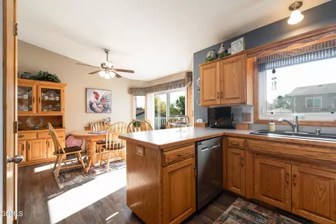 1504 3rd Ave NE, Mandan, ND 58554 photo 8
