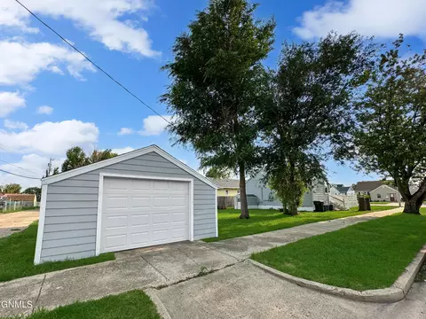 1230 Main St, Williston, ND 58801 photo 25