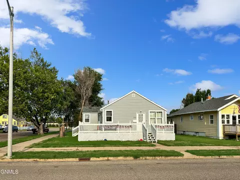 1230 Main St, Williston, ND 58801 photo 2