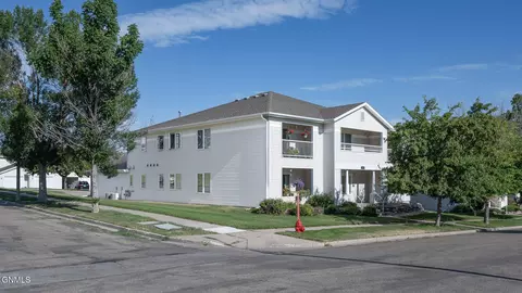 1904 16th St N, Bismarck, ND 58501