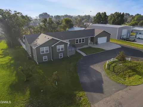 View/Area - 3906 3rd Ave E, Williston, ND 58801 photo 2 of 3