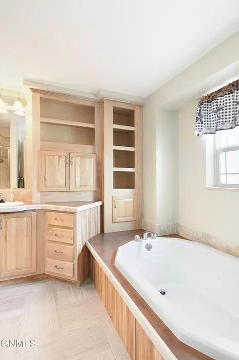 Bath - 3906 3rd Ave E, Williston, ND 58801 photo 1 of 6