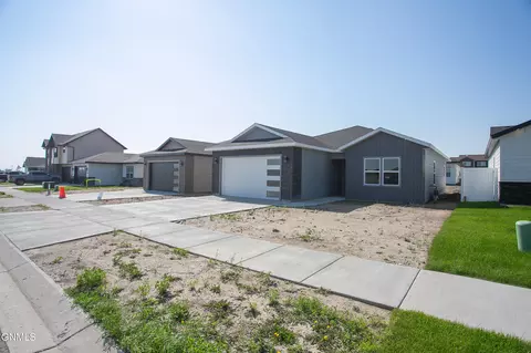 3317 34th St W, Williston, ND 58801