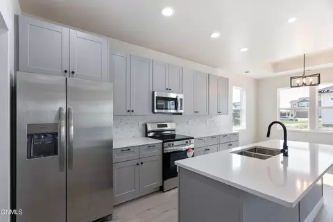 Kitchen - 3317 34th St W, Williston, ND 58801 photo 2 of 3