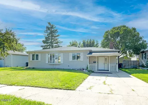 641 17th Ave W, Williston, ND 58801