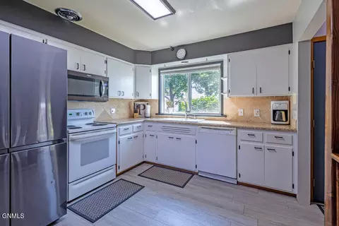 Kitchen - 641 17th Ave W, Williston, ND 58801 photo 1 of 6