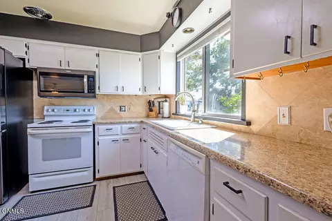 Kitchen - 641 17th Ave W, Williston, ND 58801 photo 5 of 6
