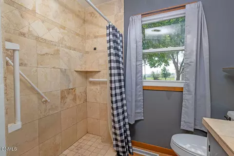 Bath - 641 17th Ave W, Williston, ND 58801 photo 2 of 3