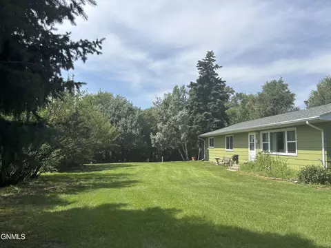 Exterior - 2815 9th Ave E, Williston, ND 58801 photo 2 of 7