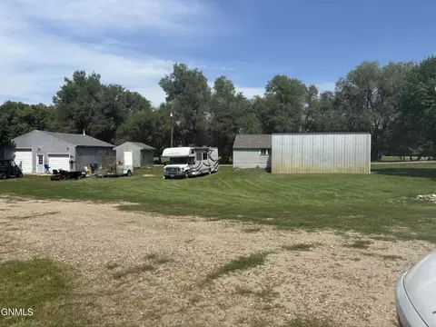 Exterior - 2815 9th Ave E, Williston, ND 58801 photo 7 of 7