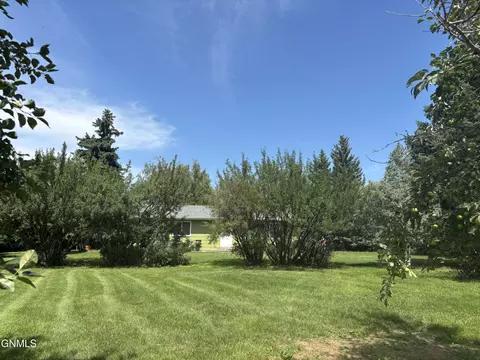 Exterior - 2815 9th Ave E, Williston, ND 58801 photo 5 of 7