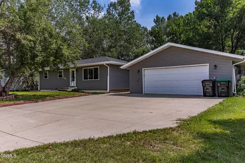 61 Mcdougall Dr, Lincoln, ND 58504
