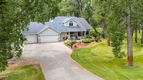 2405 Far West Dr, Bismarck, ND 58504