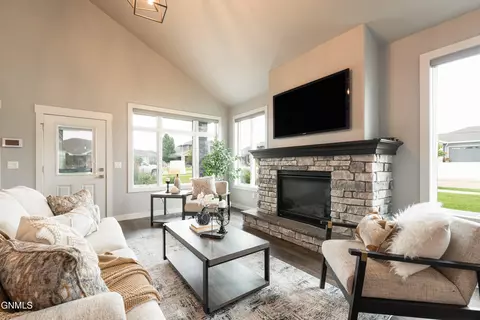 1424 Community Lp, Bismarck, ND 58503 photo 9