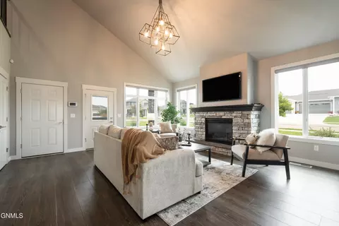 1424 Community Lp, Bismarck, ND 58503 photo 8