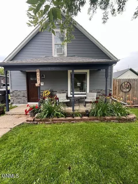 209 4th Ave SW, Jamestown, ND 58401