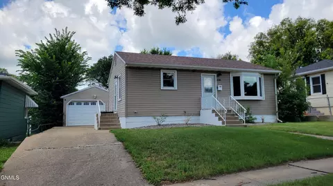 1510 13th St N, Bismarck, ND 58501