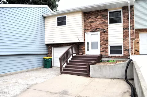 521 Marilyn Dr, Mandan, ND 58554