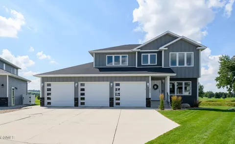2005 34th Ave SE, Mandan, ND 58554