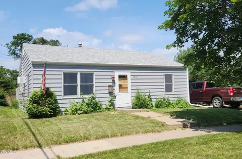 1814 D Ave E, Bismarck, ND 58501