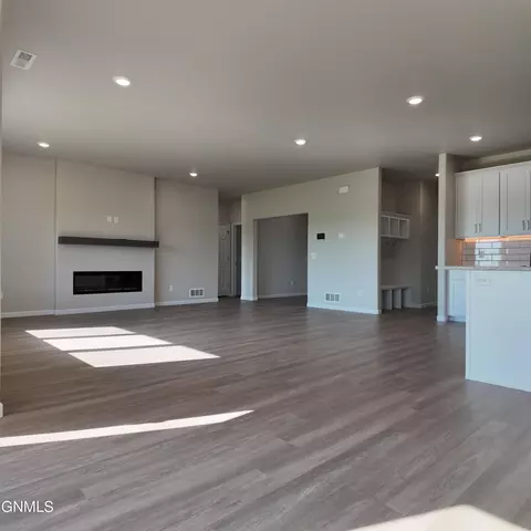 Living - 2403 Dutton Cir SE, Mandan, ND 58554 photo 4 of 4