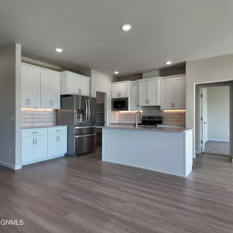 Kitchen - 2403 Dutton Cir SE, Mandan, ND 58554 photo 1 of 3