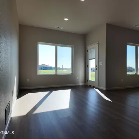 Living - 2403 Dutton Cir SE, Mandan, ND 58554 photo 3 of 4