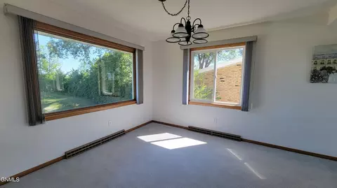 906 3rd St NW, Mandan, ND 58554 photo 13