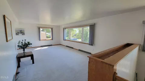 906 3rd St NW, Mandan, ND 58554 photo 5