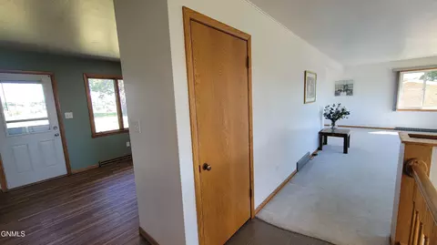 906 3rd St NW, Mandan, ND 58554 photo 7