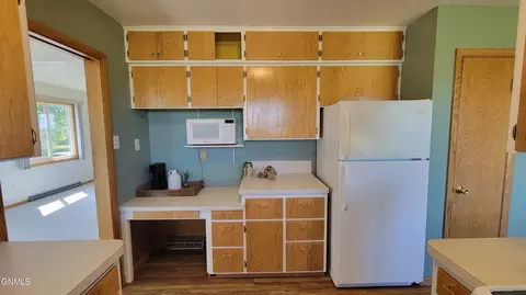 906 3rd St NW, Mandan, ND 58554 photo 12