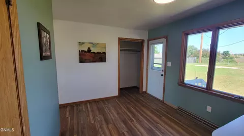 906 3rd St NW, Mandan, ND 58554 photo 9