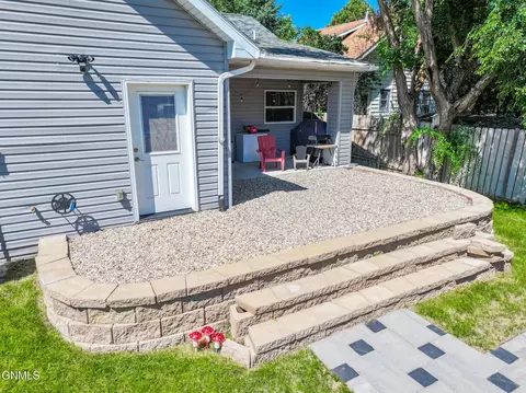 428 7th Ave W, Williston, ND 58801 photo 2