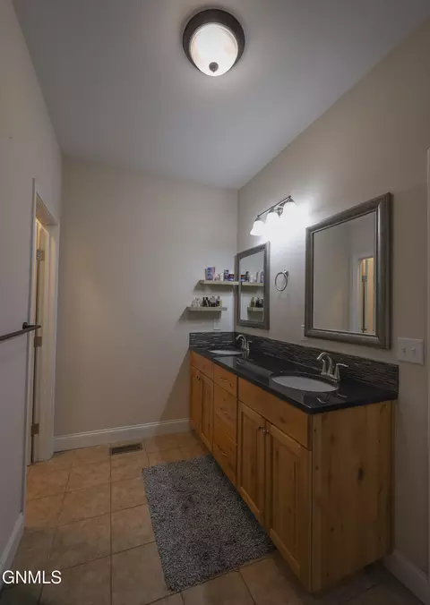 428 7th Ave W, Williston, ND 58801 photo 15