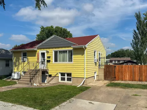 617 N 22nd St, Bismarck, ND 58501