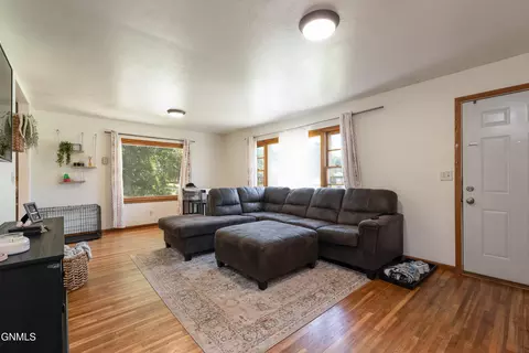 320 19th St, Bismarck, ND 58501 photo 6