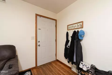 320 19th St, Bismarck, ND 58501 photo 4