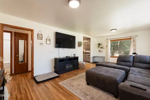 320 19th St, Bismarck, ND 58501 photo 5