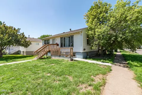 320 19th St, Bismarck, ND 58501