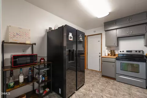 320 19th St, Bismarck, ND 58501 photo 9