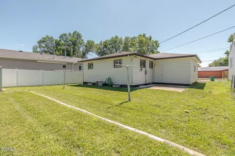 1916 Rosser Ave, Bismarck, ND 58501 photo 6