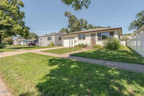 1916 Rosser Ave, Bismarck, ND 58501 photo 3