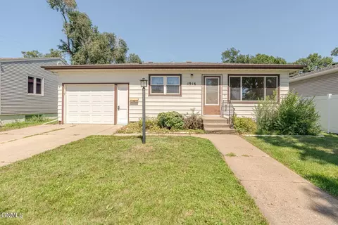1916 Rosser Ave, Bismarck, ND 58501